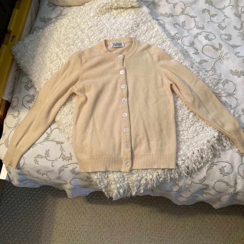 Exquisite Like new condition DALTON cashmere cardigan size small